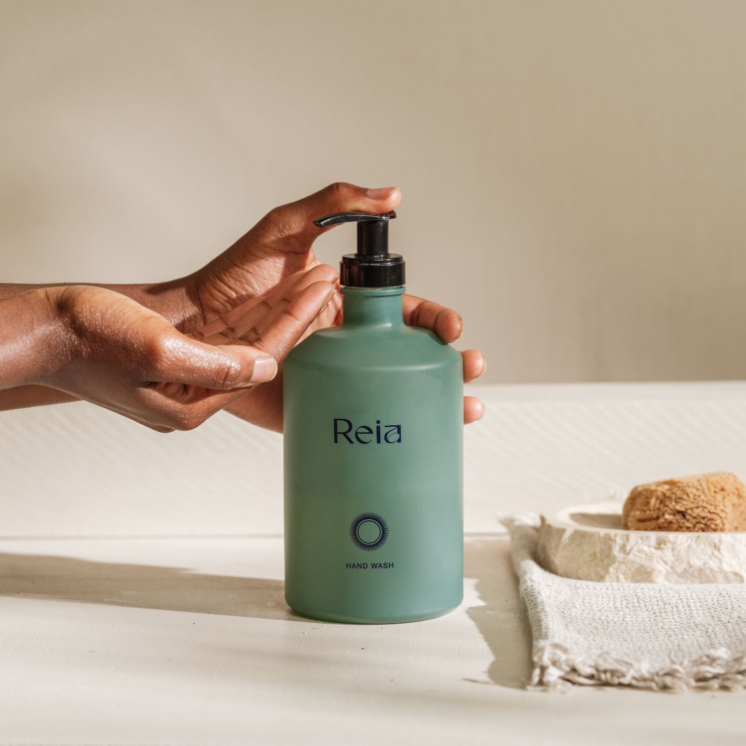 500ml Green Glass Forever Bottle and Pump